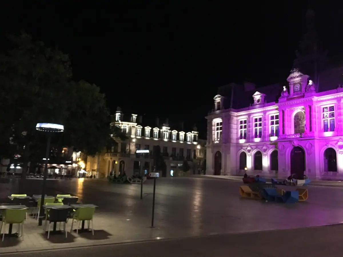 Le Square : Appartement Climatise En Centre Ville Poitiers Eksteriør bilde